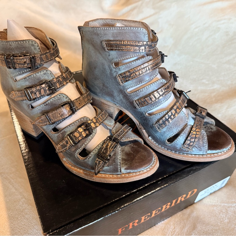 Freebird Quinn, color Patina Multi-Strap Sandal